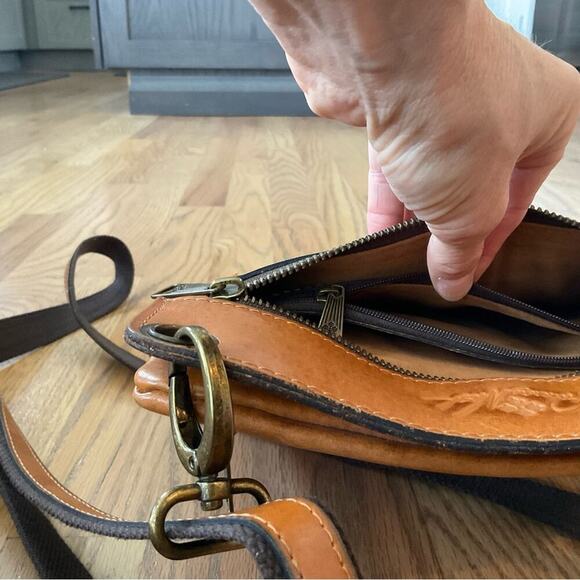 Patricia Nash Prizzi Tooled Brown Leather Crossbody Bag EUC! - Picture 8 of 13